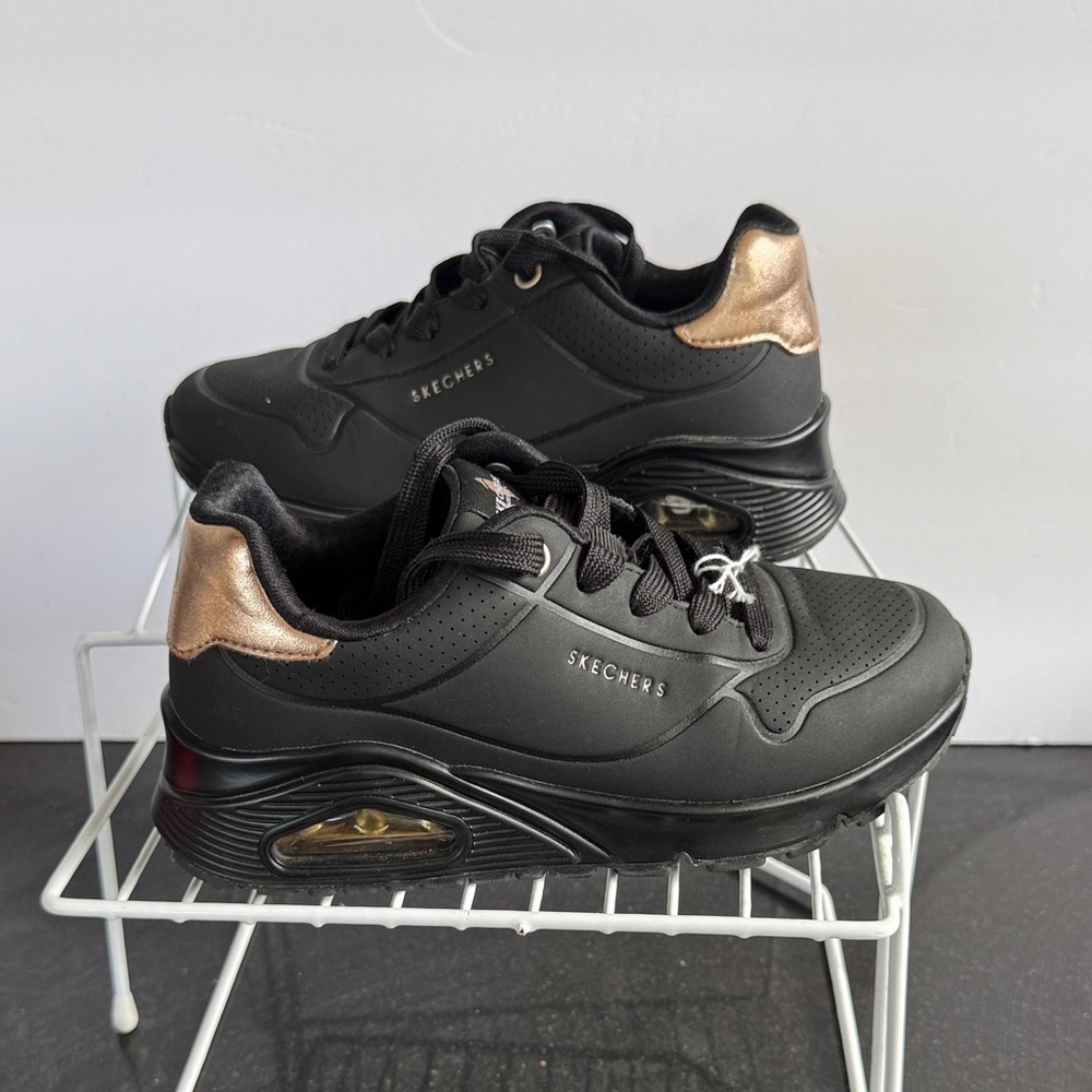 Skechers Kids Street UNO Gen 1 Shimmer Away Sneakers
Size 13.5